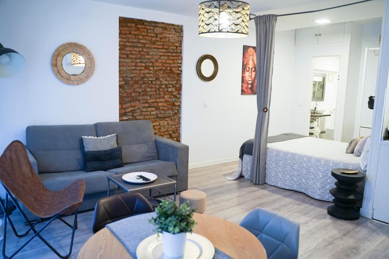 Apartamentos Suites Cariatide Plasencia Exteriör bild