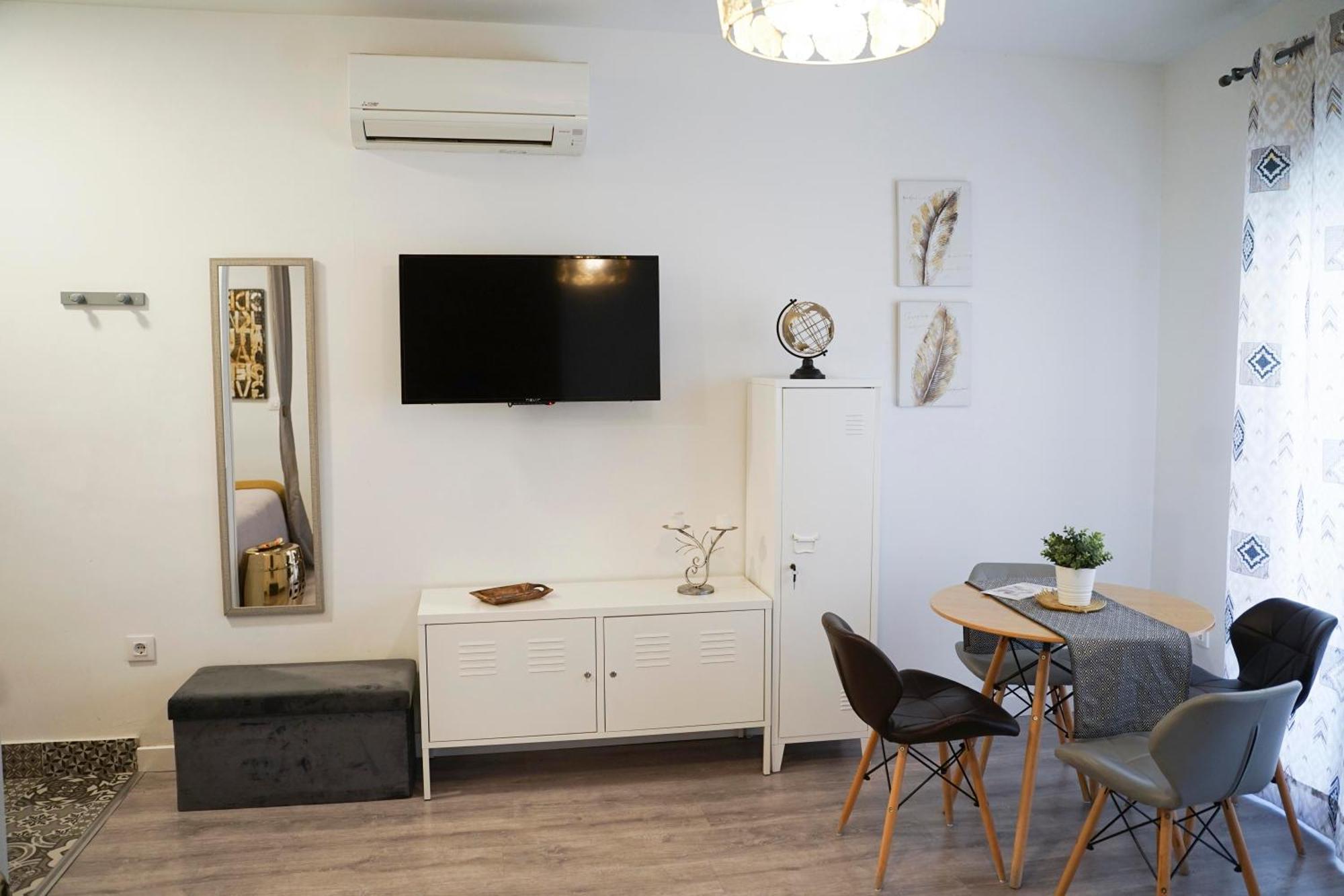 Apartamentos Suites Cariatide Plasencia Exteriör bild