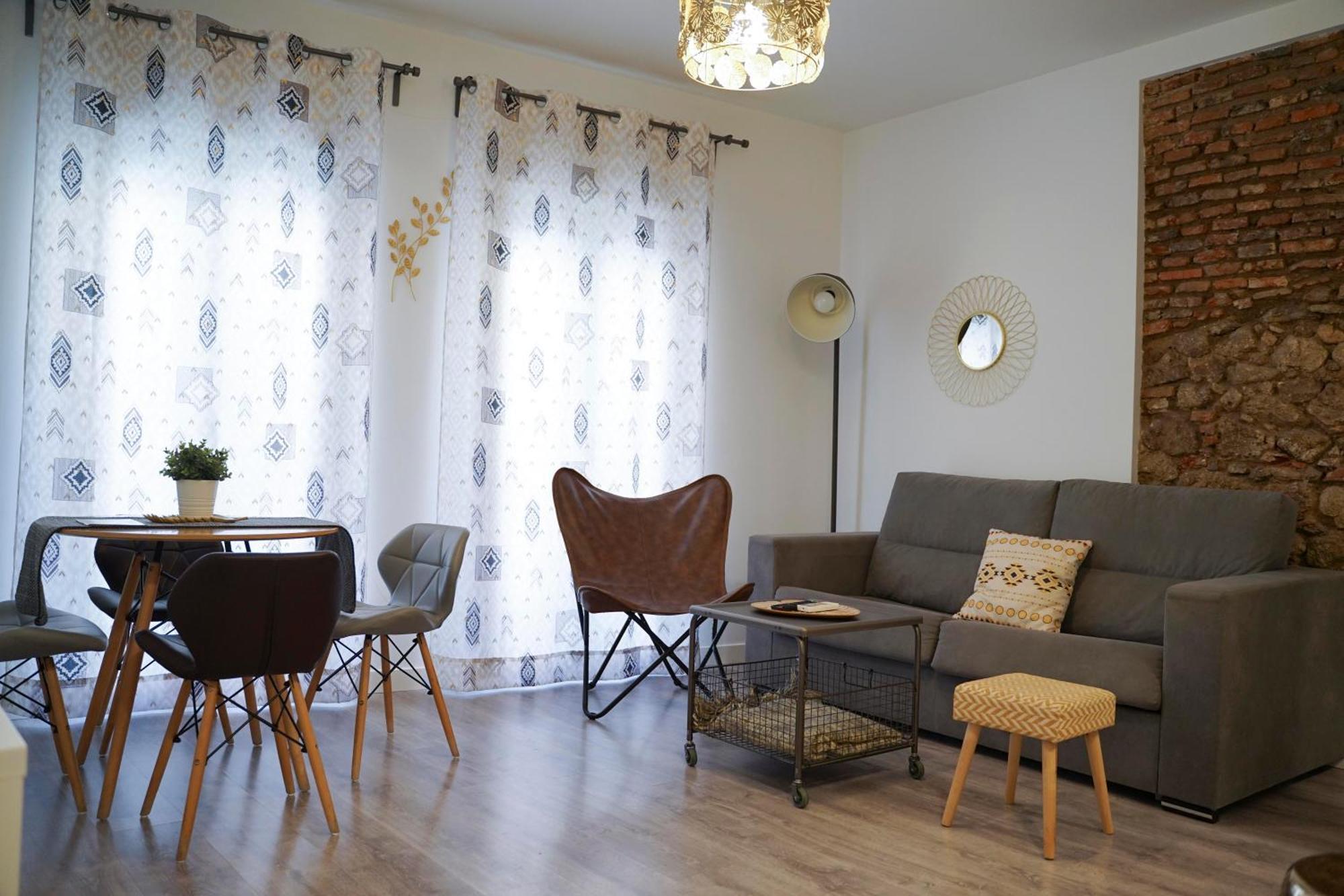 Apartamentos Suites Cariatide Plasencia Exteriör bild