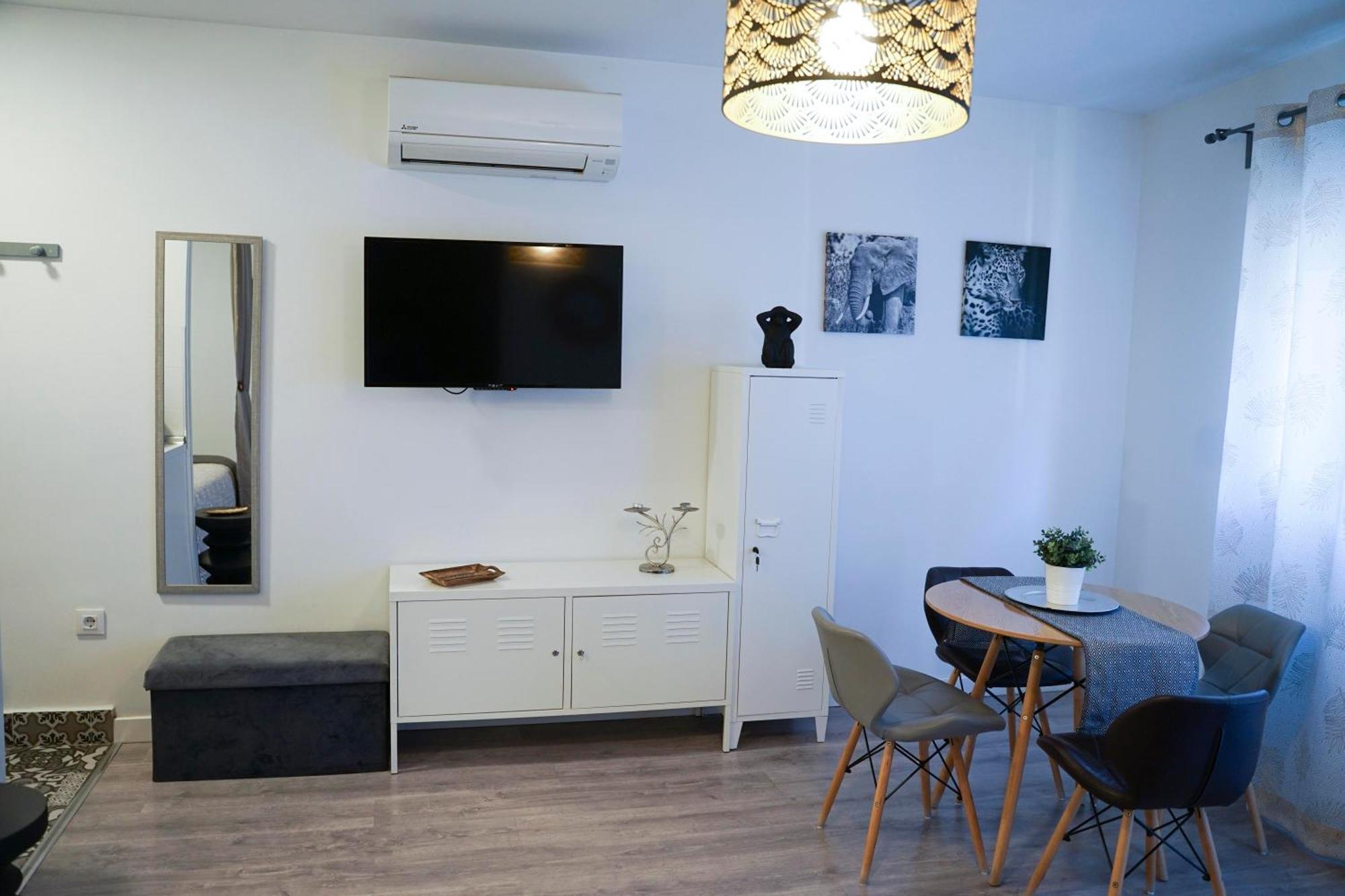Apartamentos Suites Cariatide Plasencia Exteriör bild