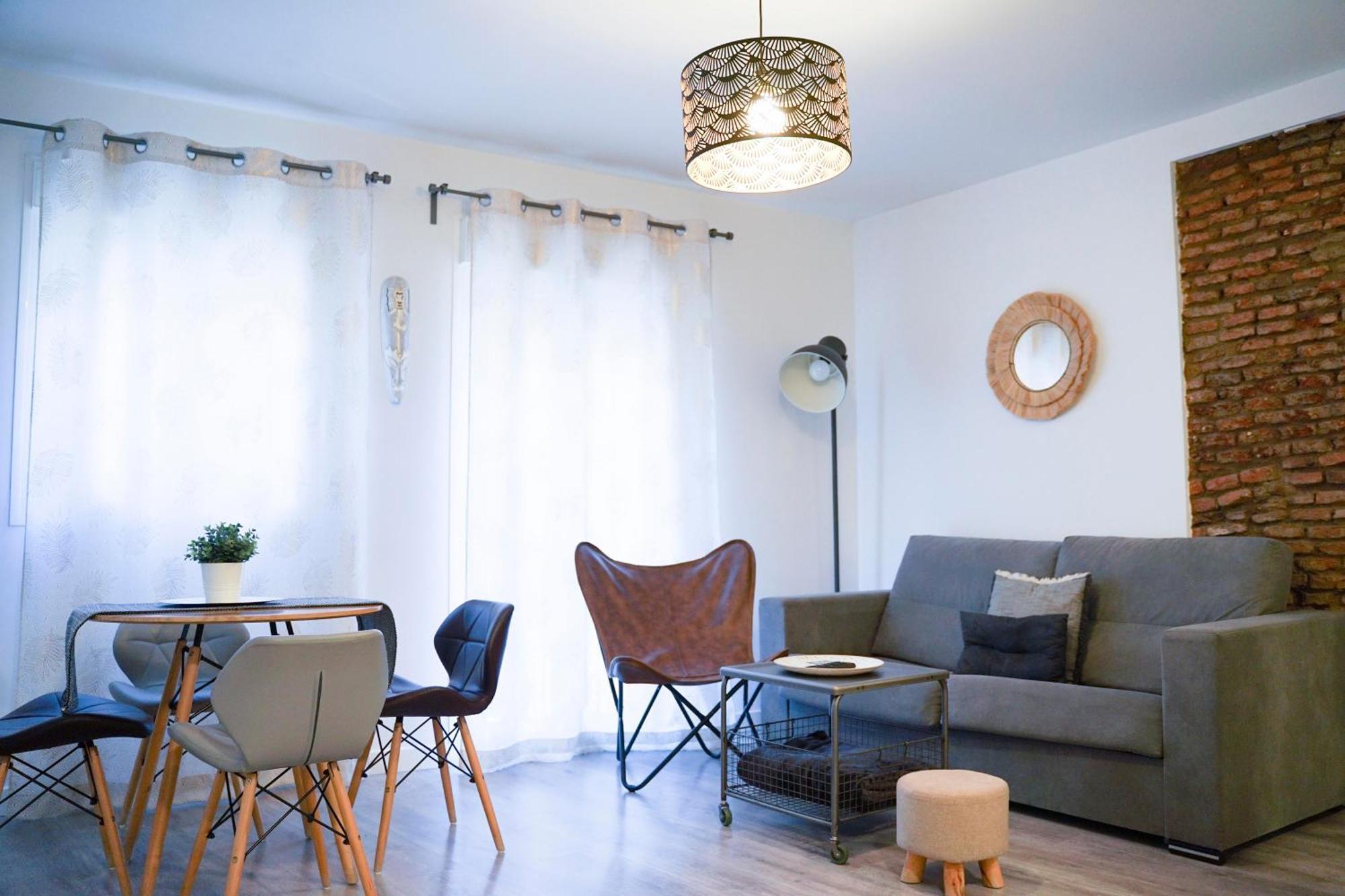 Apartamentos Suites Cariatide Plasencia Exteriör bild