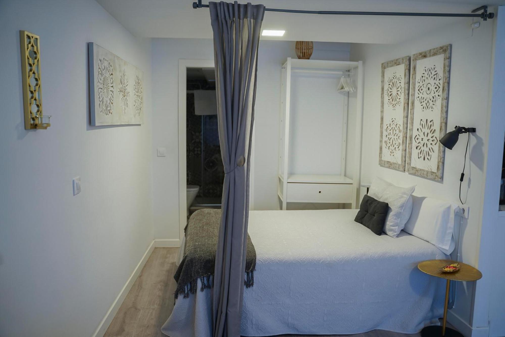 Apartamentos Suites Cariatide Plasencia Exteriör bild