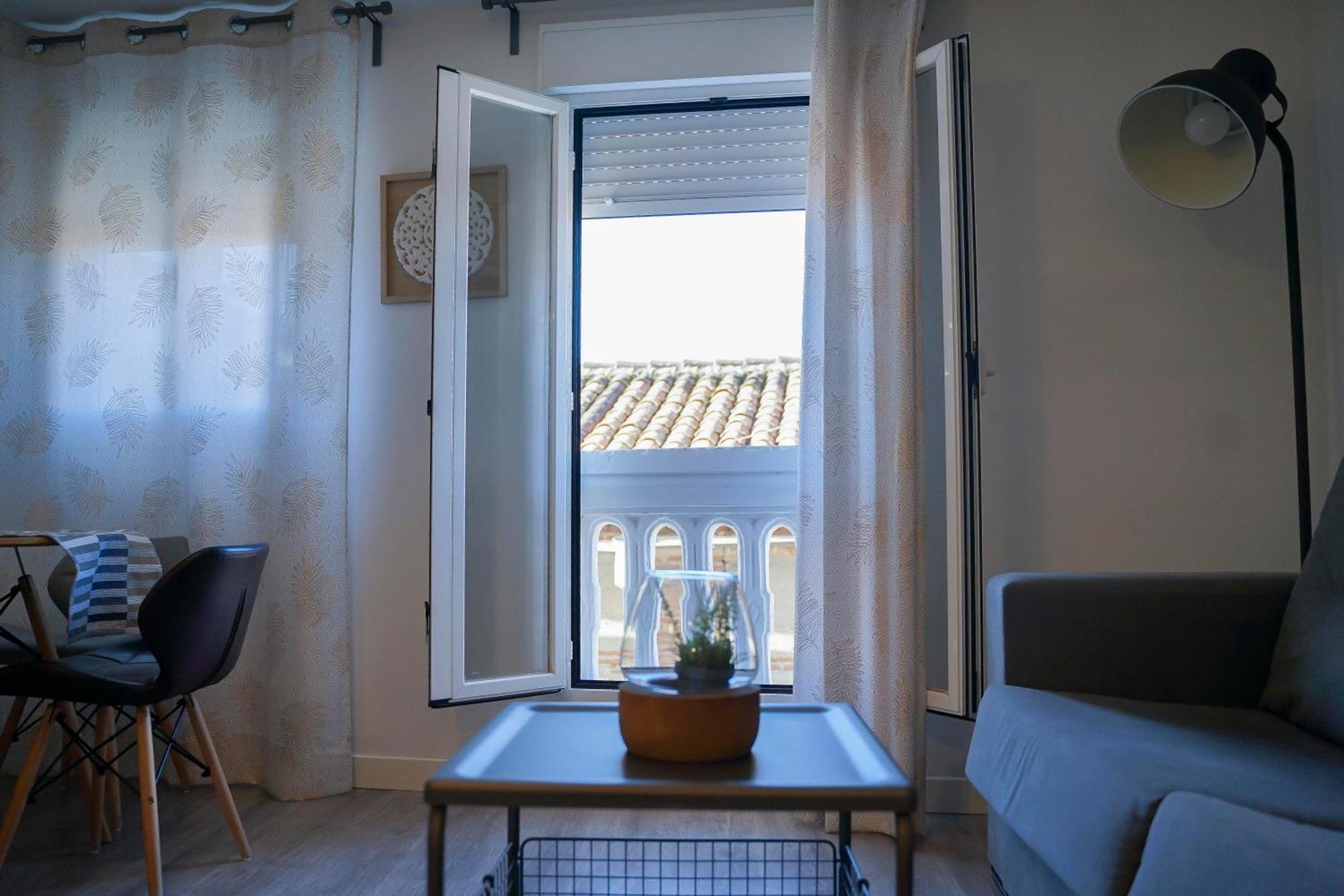 Apartamentos Suites Cariatide Plasencia Exteriör bild