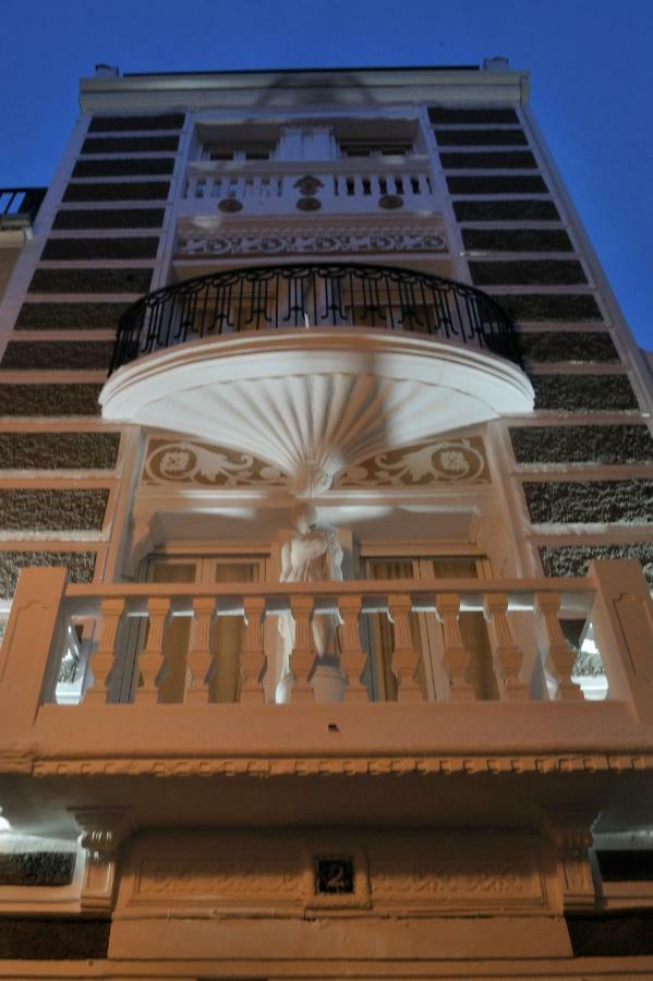 Apartamentos Suites Cariatide Plasencia Exteriör bild